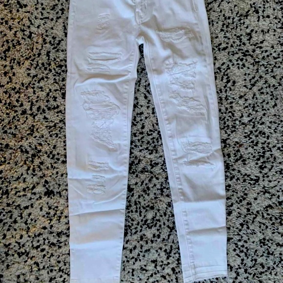 NWT - American Eagle Ripped White Jeans - Picture 2 of 3